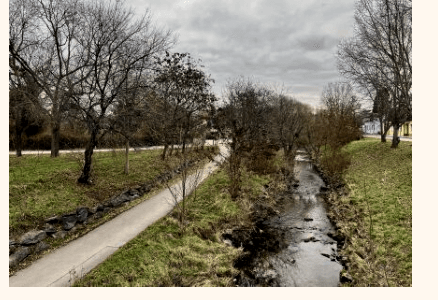 Baugrundstück Untere Kaistraße 52 am Liesingbach in Wien-Oberlaa
