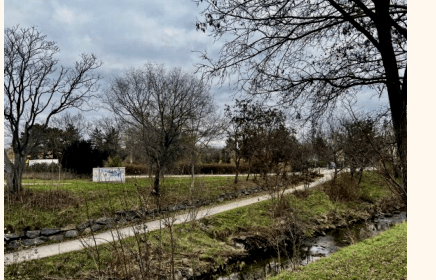 Grünflächen und Spazierwege entlang des Liesingbachs in Oberlaa